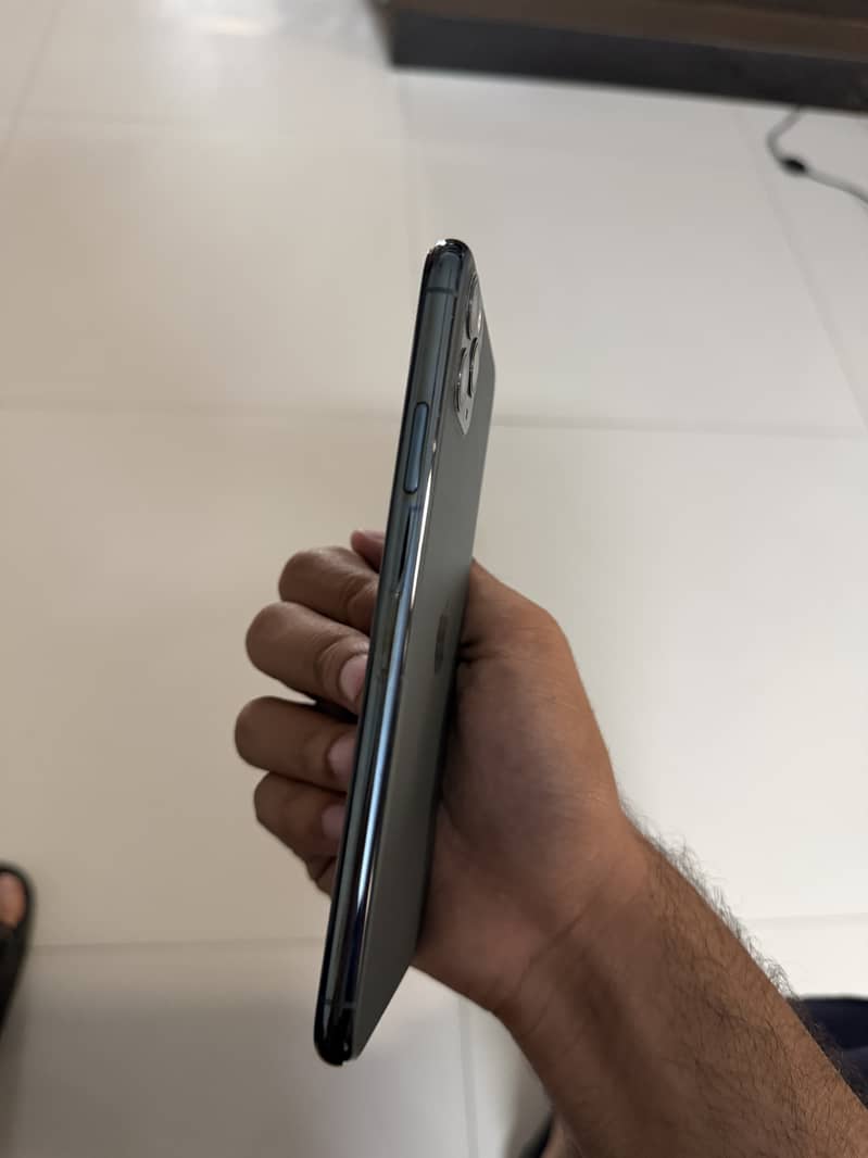 Apple iPhone 11 Pro Max 1