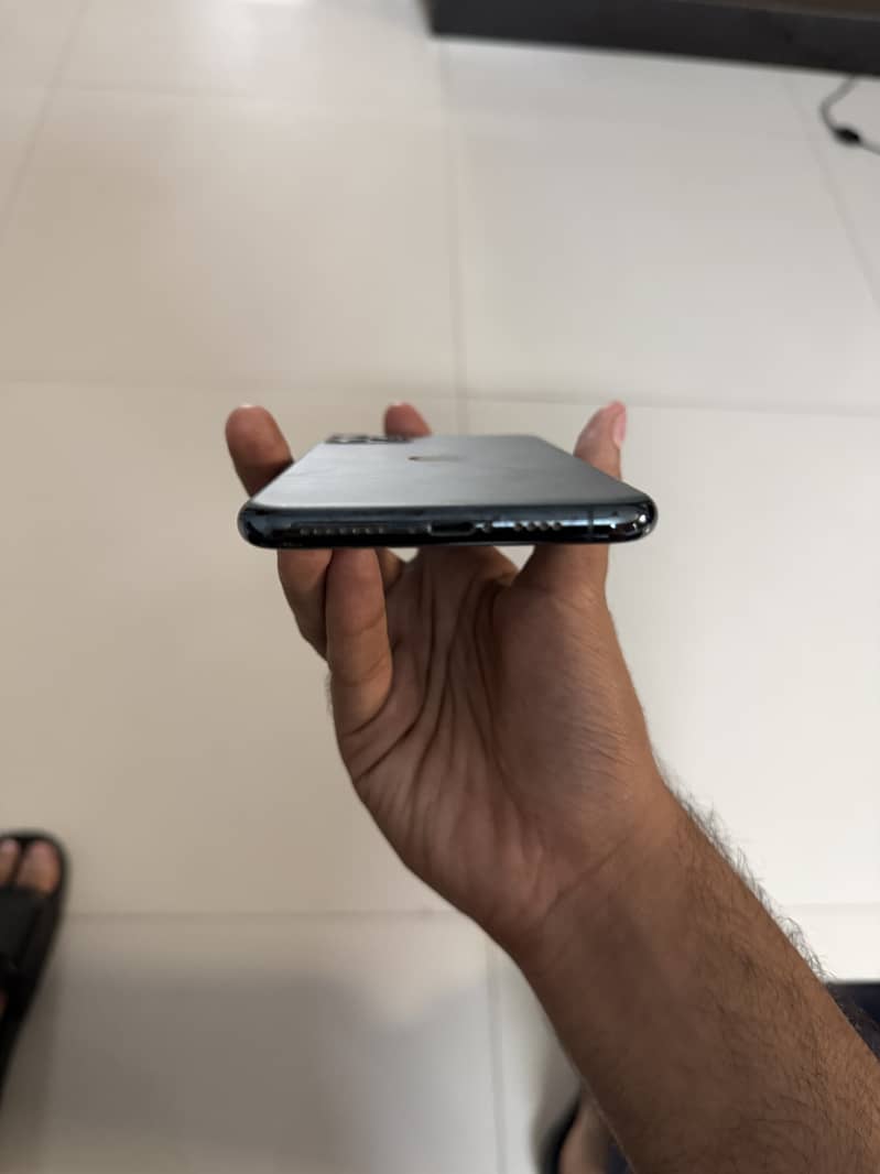 Apple iPhone 11 Pro Max 2