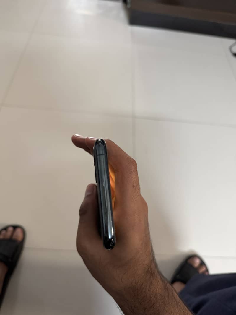 Apple iPhone 11 Pro Max 4