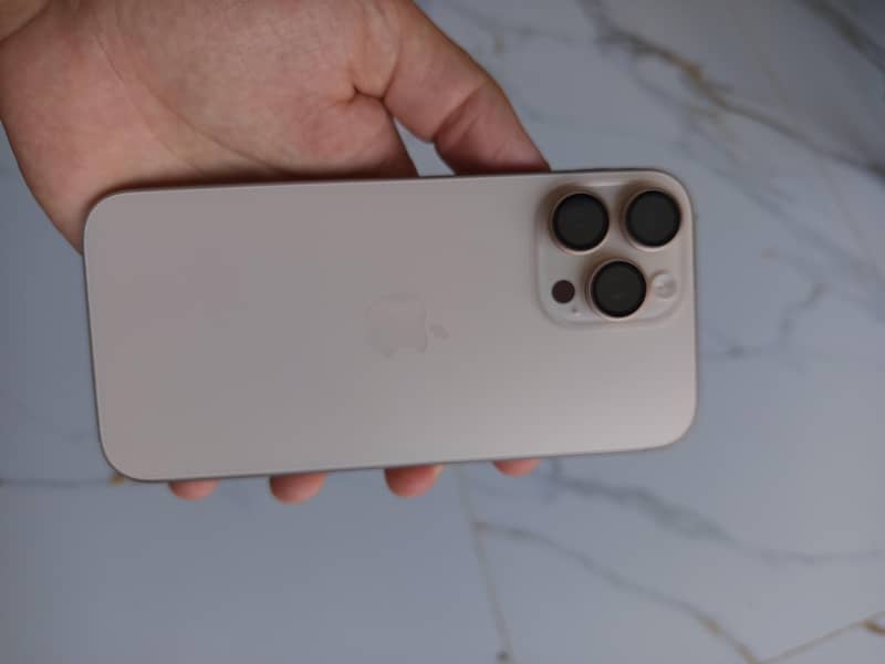 Apple iPhone 16 Pro Max 0