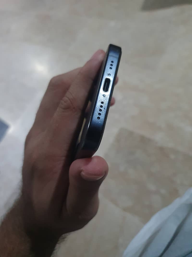 Apple iPhone 15 Pro 4