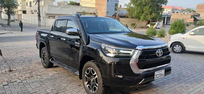 Toyota Hilux Revo 2022 – Black | Automatic |