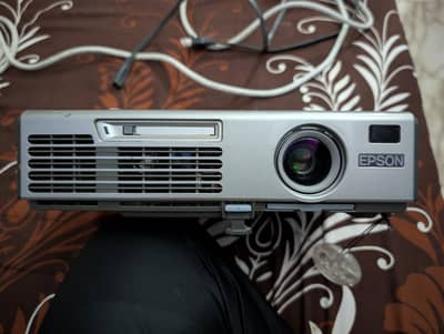 Epson EMP-765 HD Projector