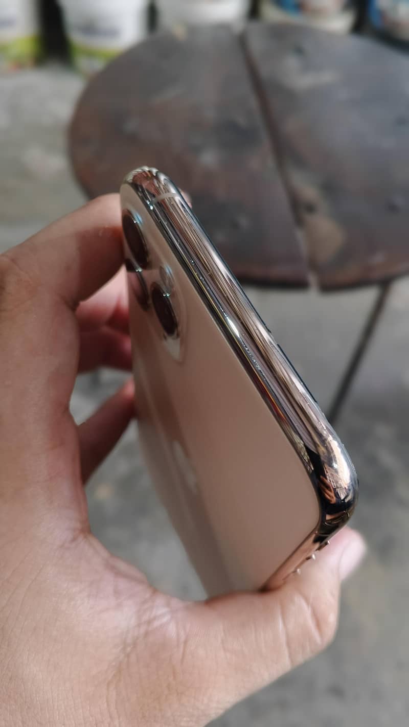 Apple iPhone 11 Pro Max 2