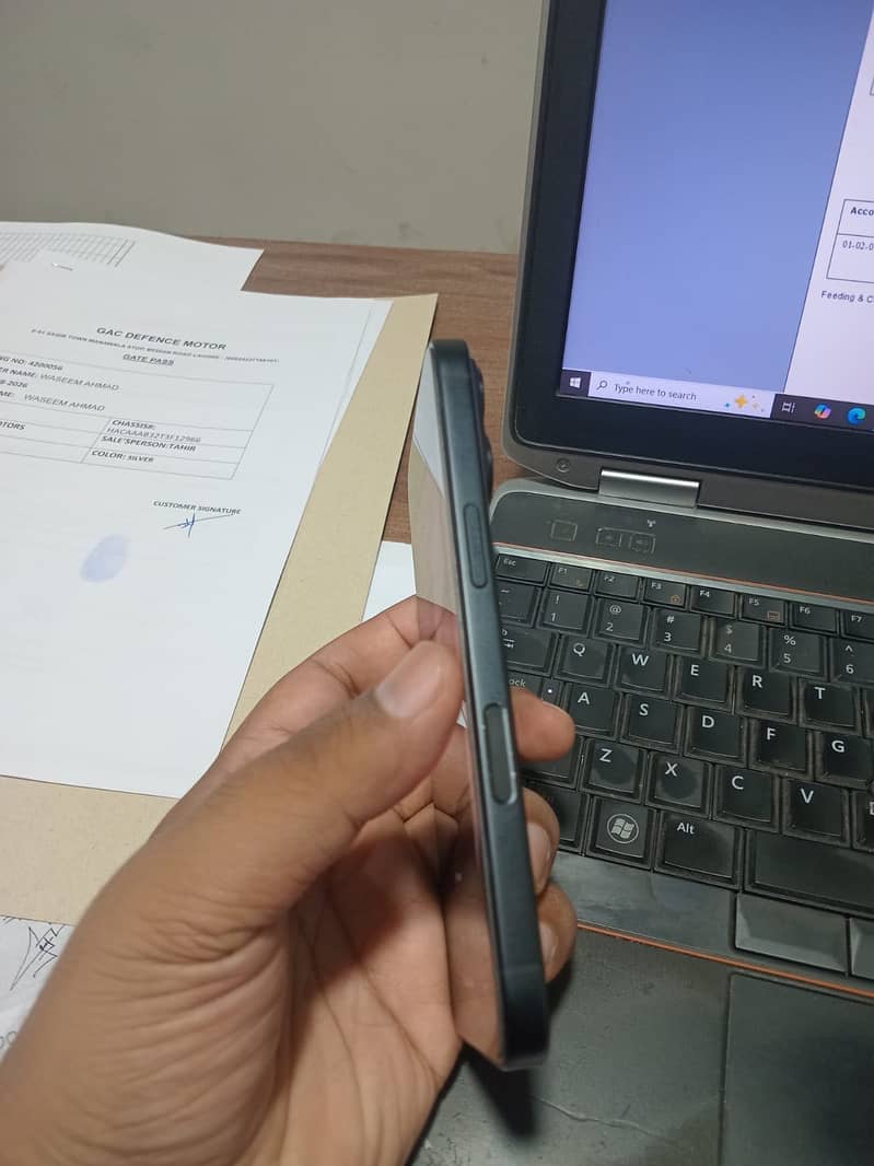 Apple iPhone 16 5