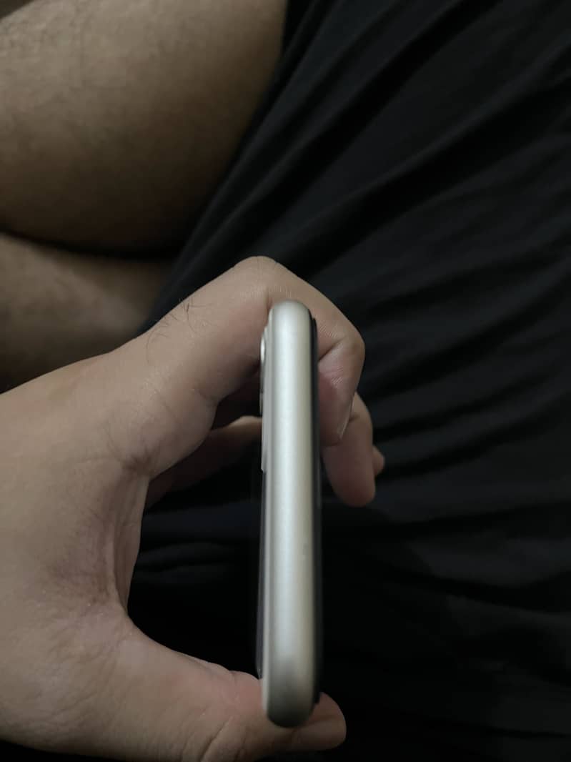 Apple iPhone 11 0