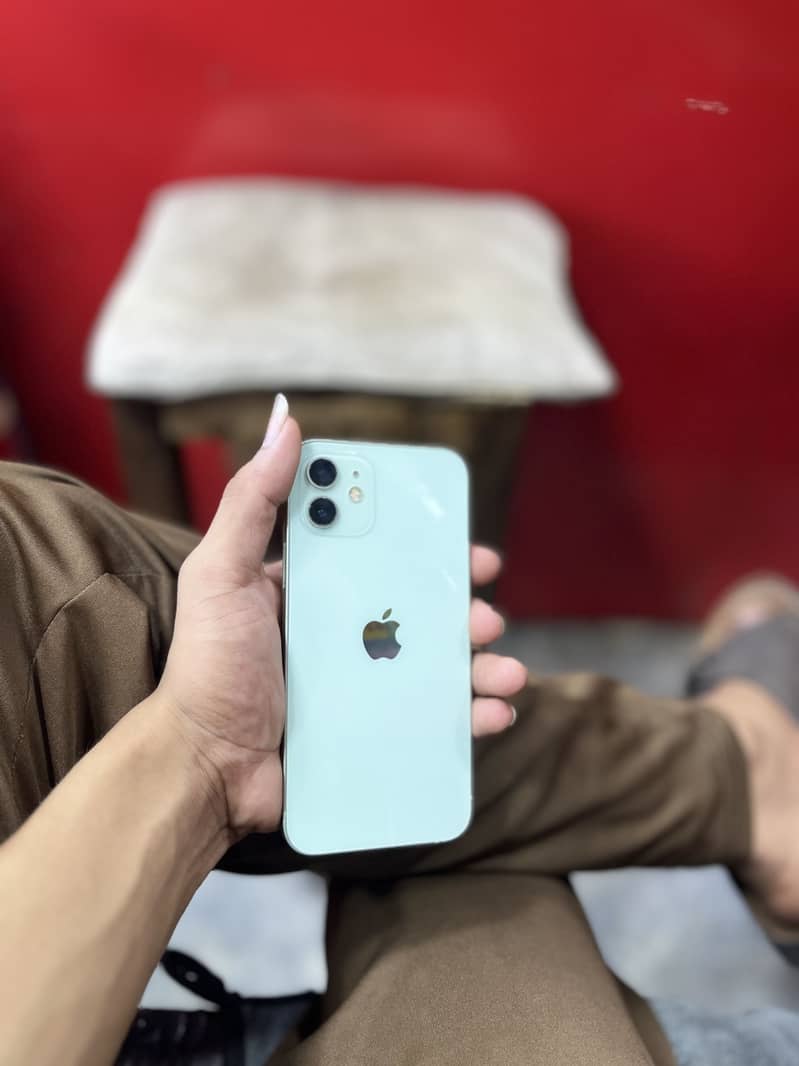 Apple iPhone 12 6