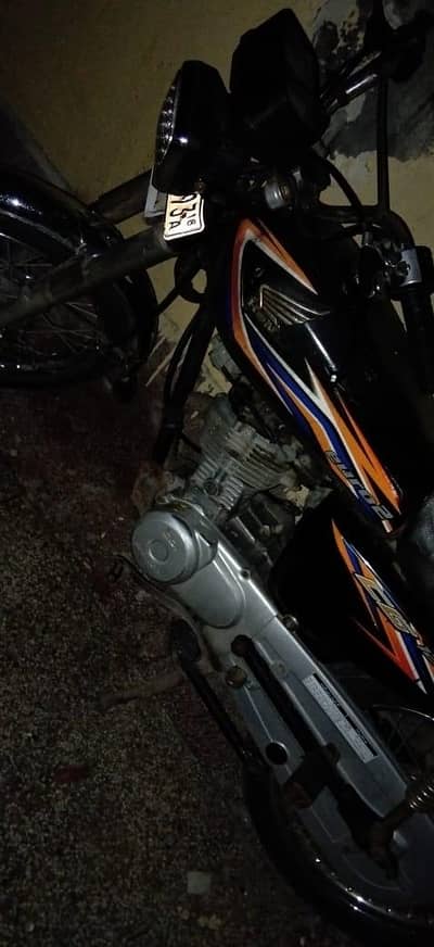 Honda cg125 mdel 2018 complete papers with biomatirc only seriuos buyr