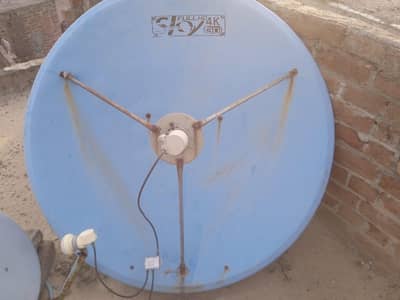 2 Dish Antenas and 1 Receiver