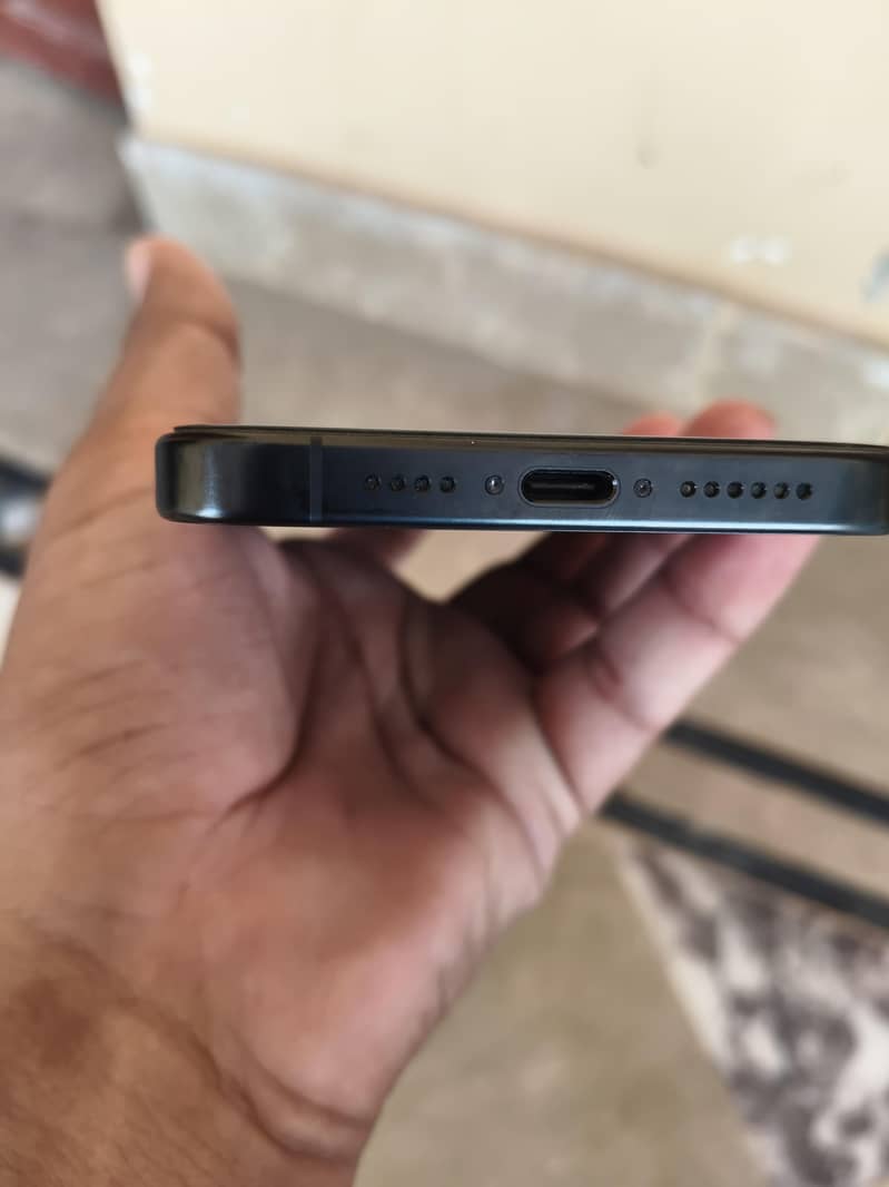 Apple iPhone 15 Pro Max 2