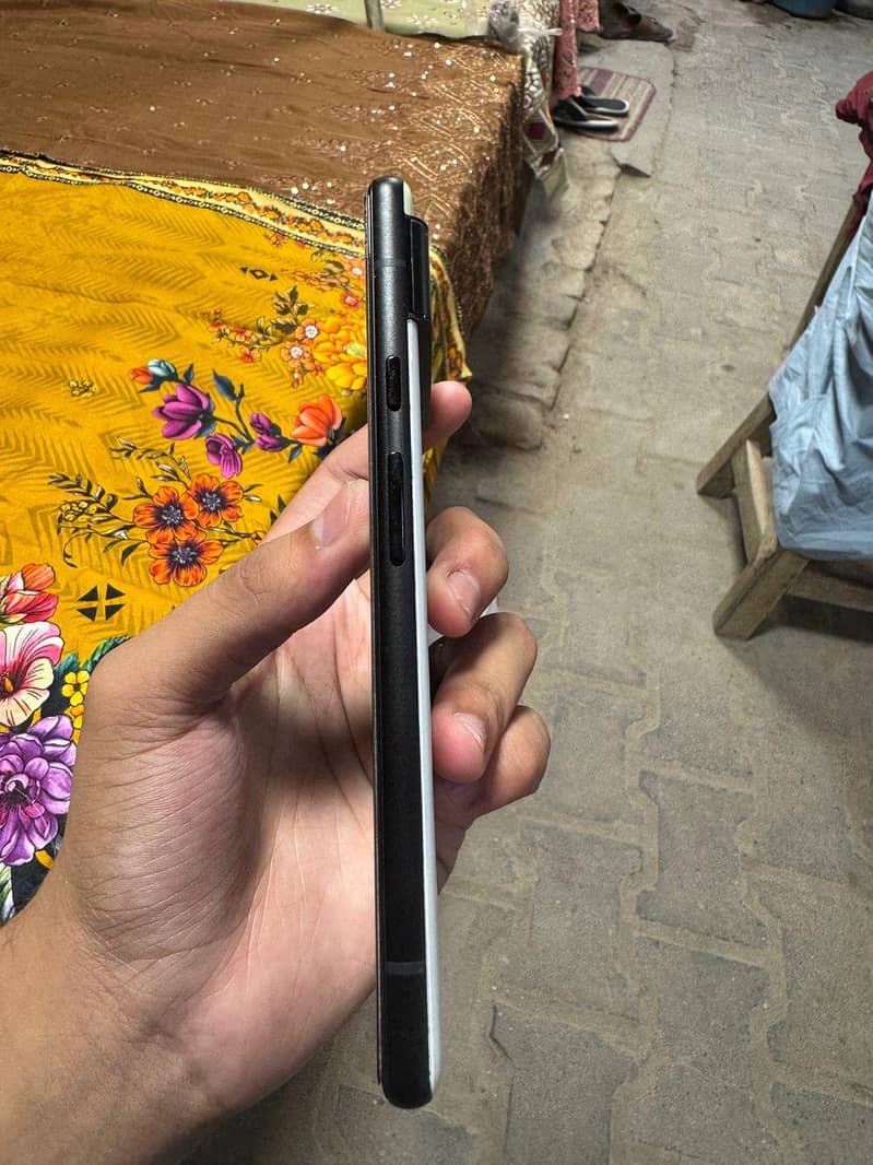 Google Pixel 6 4