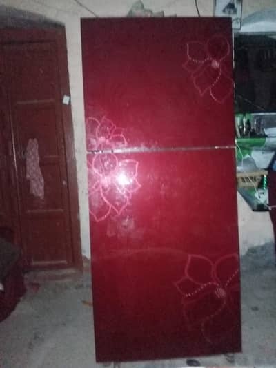 large size fridge bohat ehtyaat se istimal hua he just like new