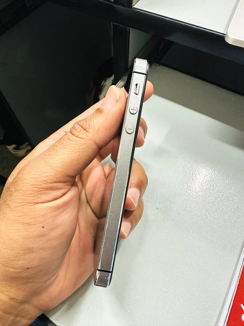 Apple iPhone 5s 7