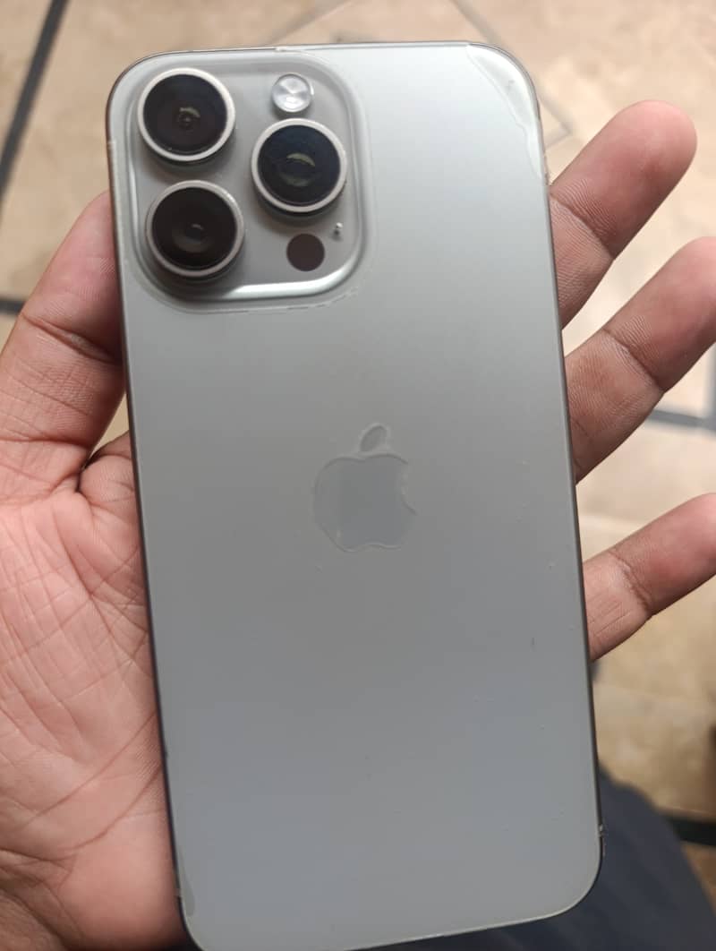 Apple iPhone 15 Pro Max 0