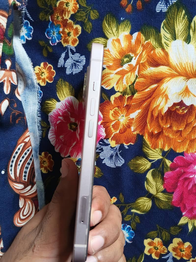 Iphone 13 4