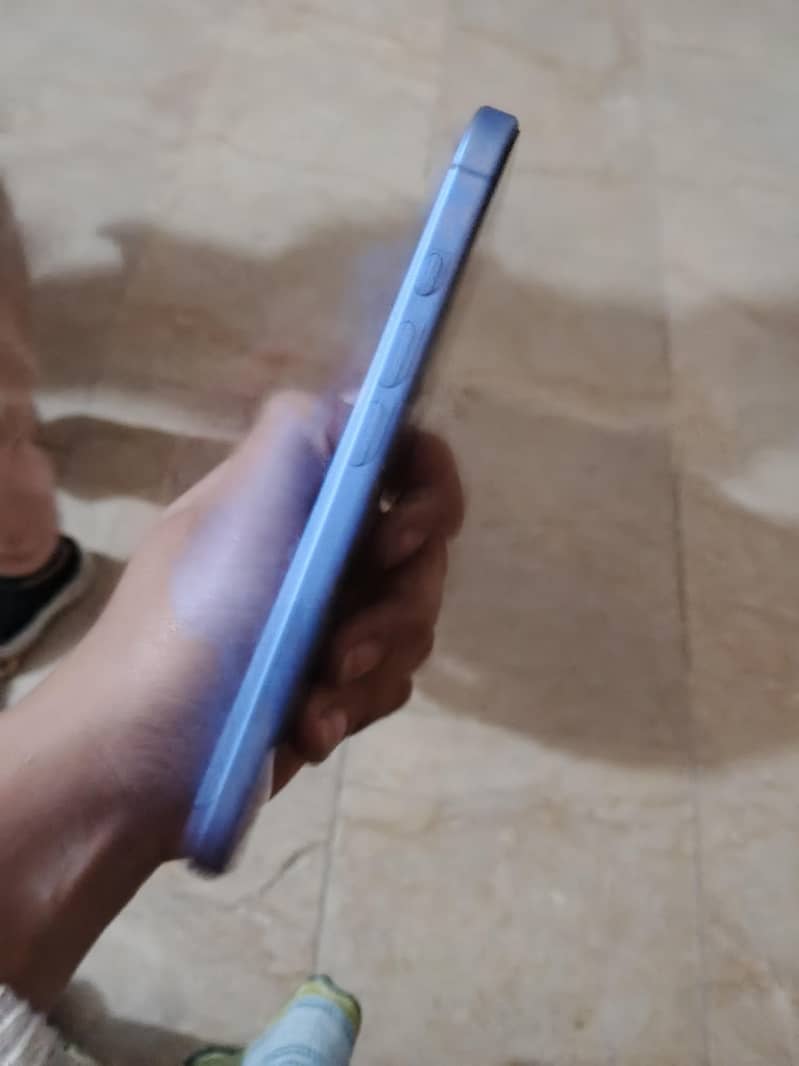 Apple iPhone 16 1