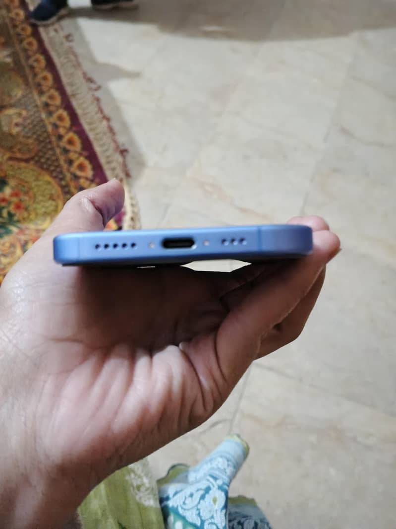 Apple iPhone 16 3