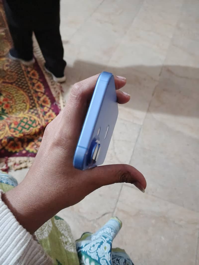 Apple iPhone 16 4