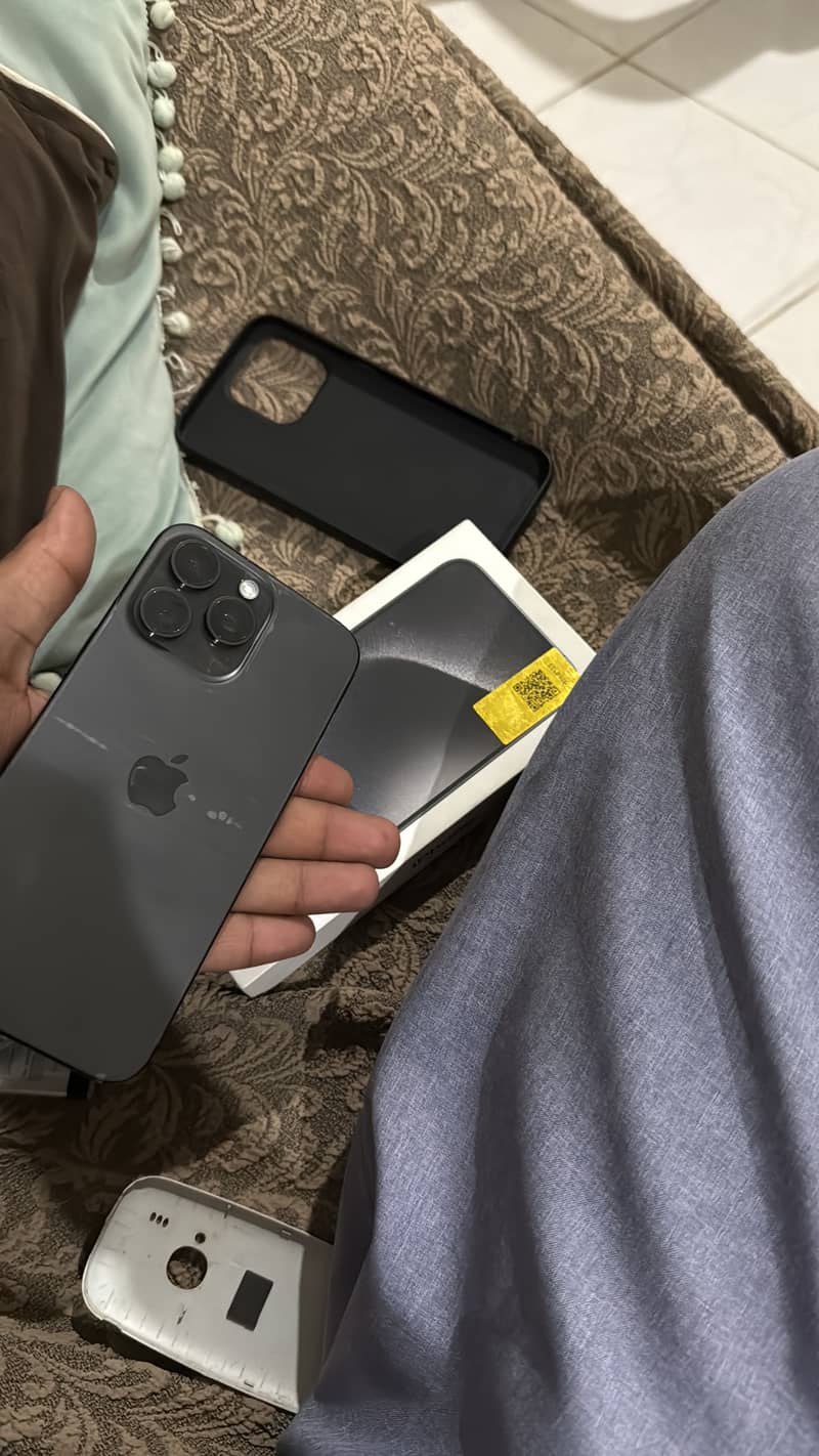 Apple iPhone 15 Pro Max 1