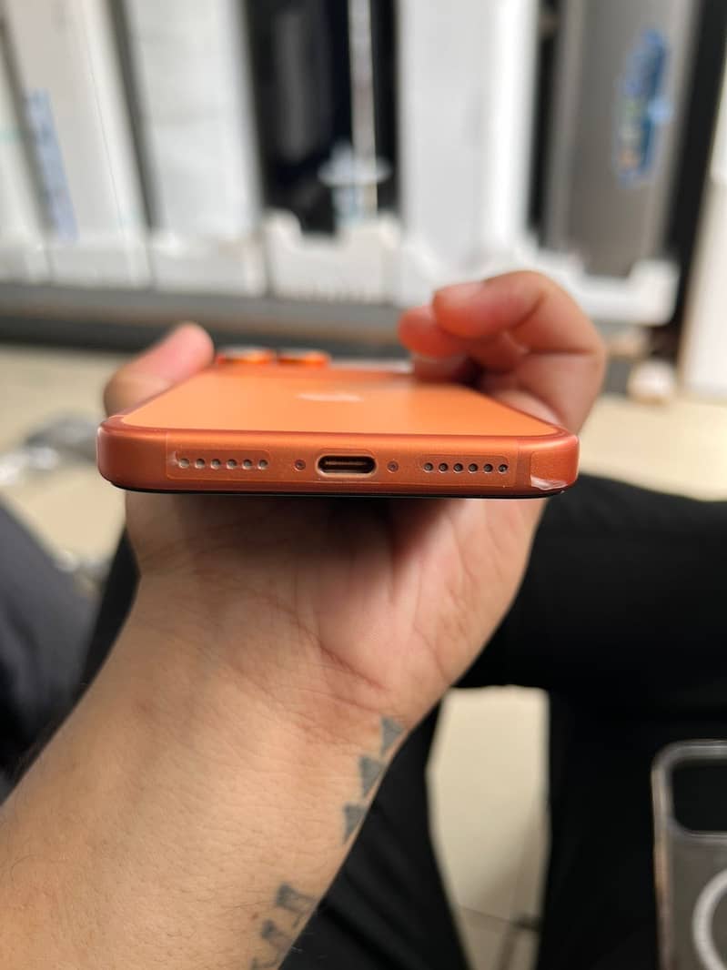 Apple iPhone 17 Pro Max 4