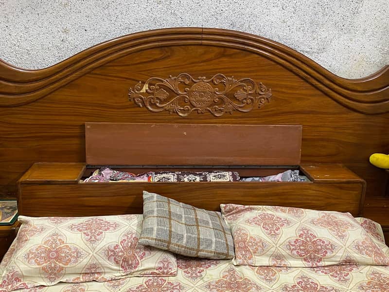 king size dubble bed . 1