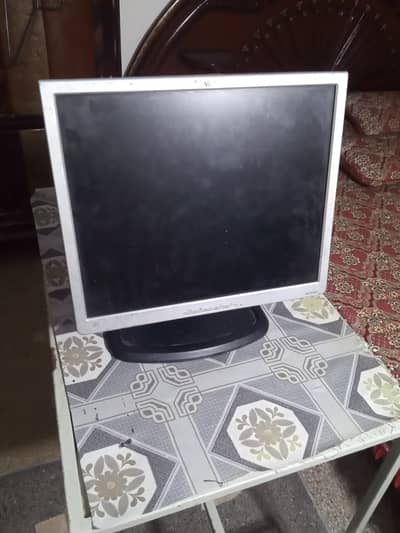 19-Inch LCD for Computer and CCTV Camra - Heavy Duty Adjustable Stand