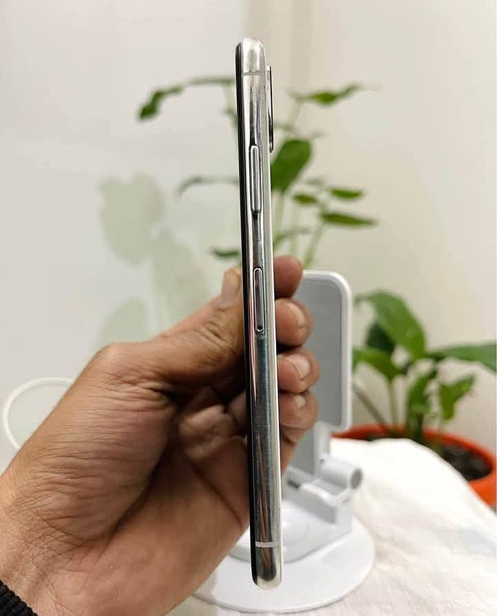 Apple iPhone X 3