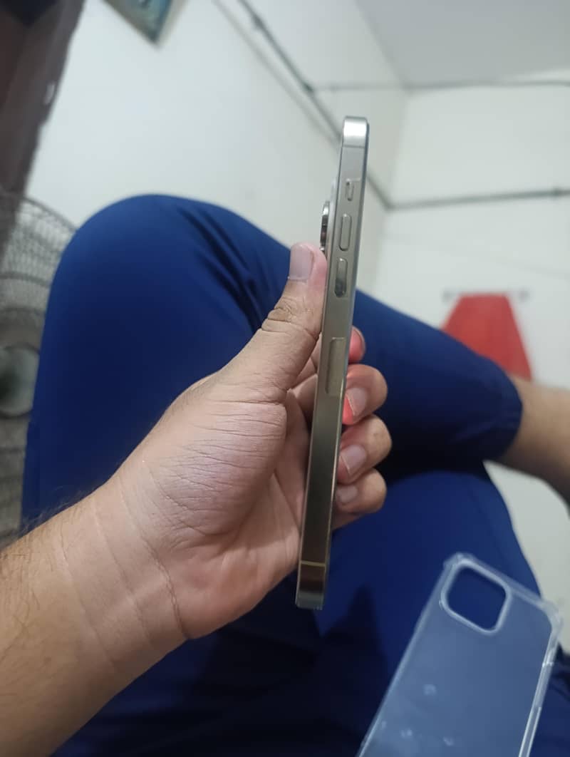 Apple iPhone 14 Pro Max 1