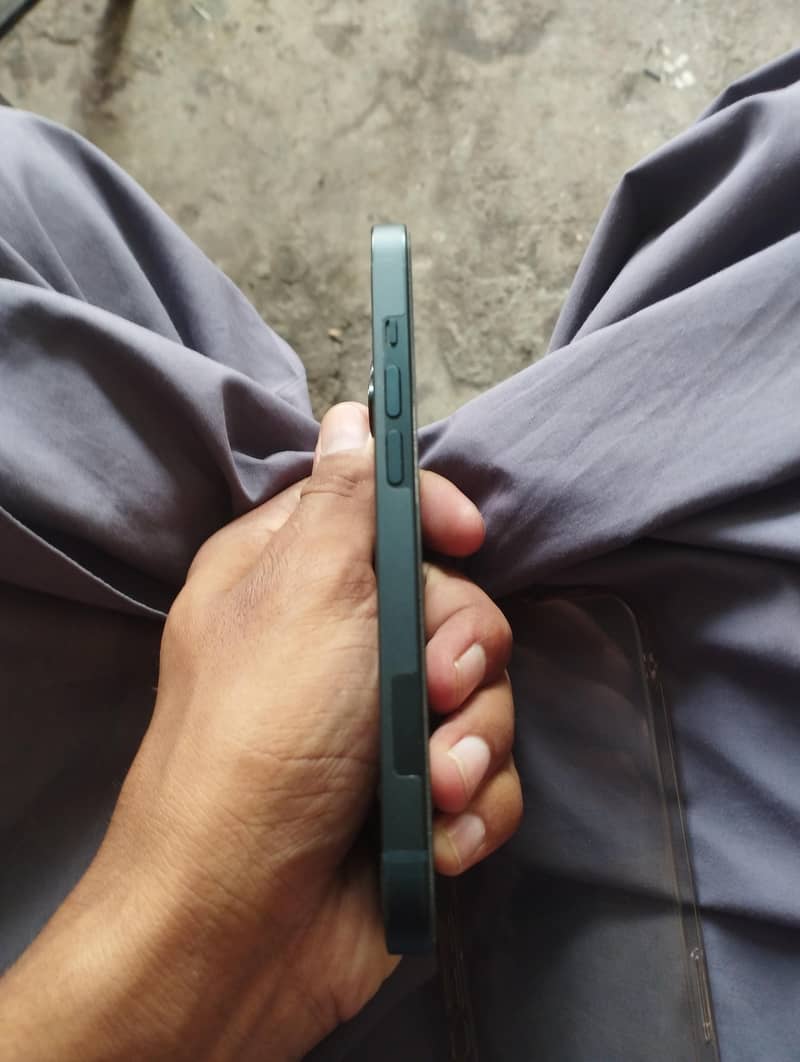 Apple iPhone 14 3