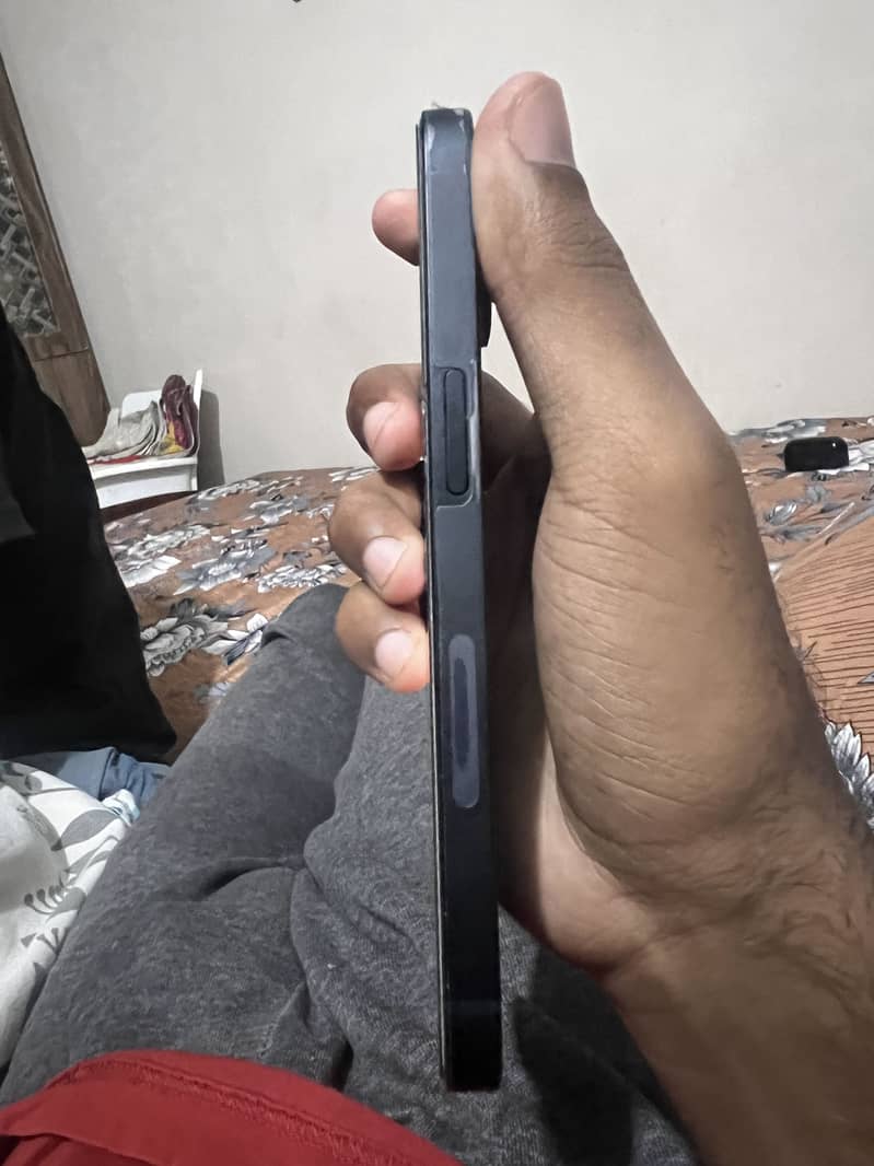 Apple iPhone 14 4