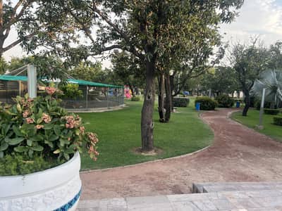 10 Marla Old House For Sale In Sukh Chayn Gardens Lahore