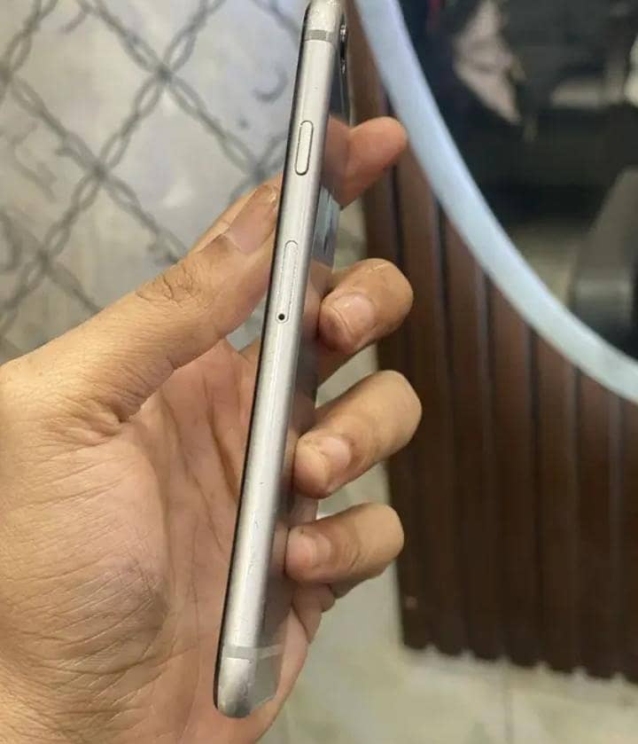 Apple iPhone 6S Plus 2