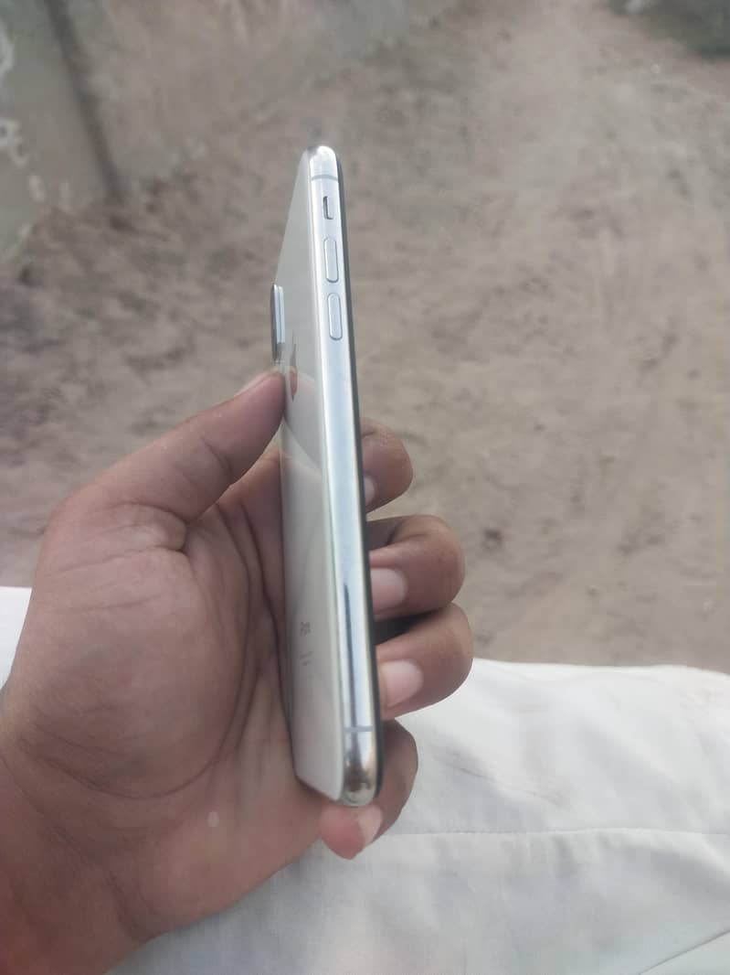 Apple iPhone X 1