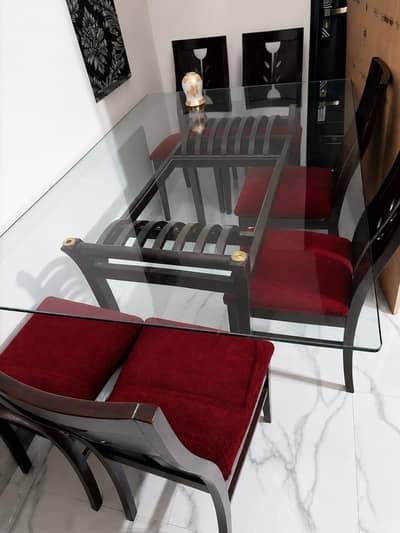 Dinning table with. 6 chairs