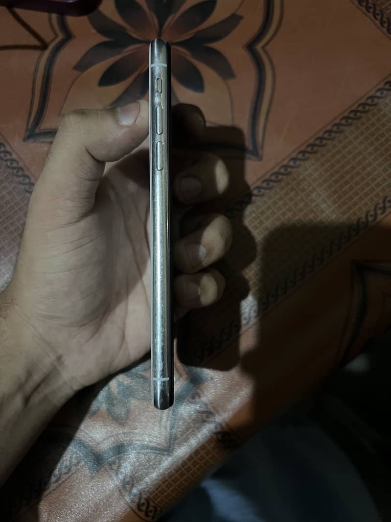 Apple iPhone X 3