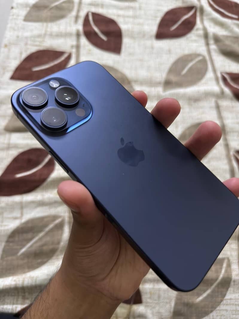 Apple iPhone 15 Pro Max 0