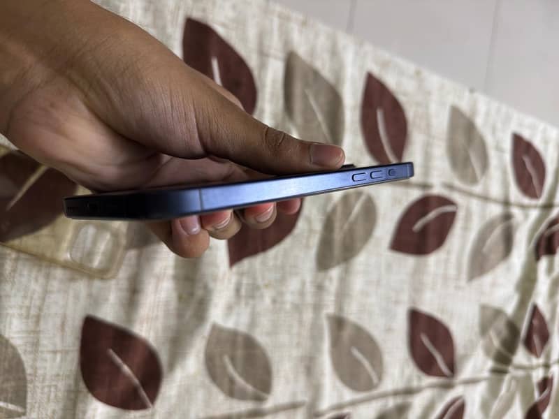 Apple iPhone 15 Pro Max 3