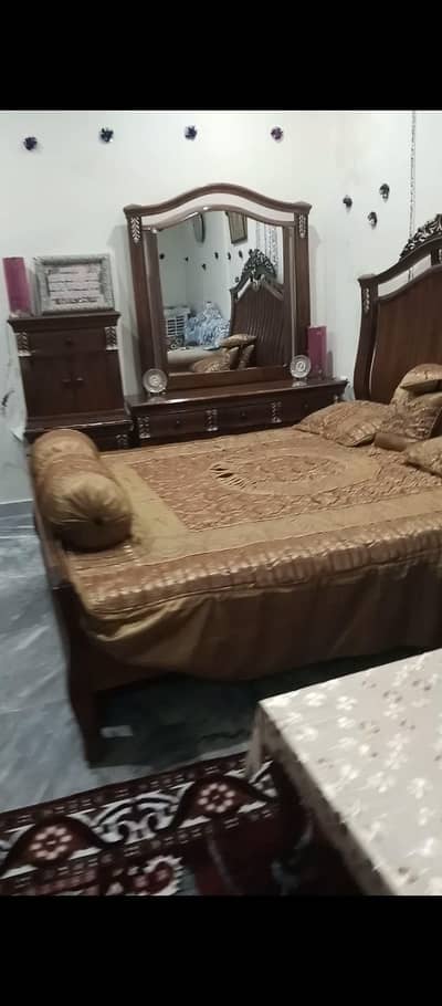 Bed and sidetalbe set