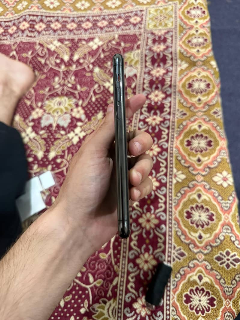 Apple iPhone 11 Pro 2