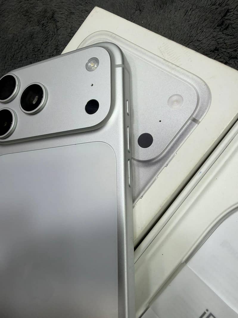 Apple iPhone 17 Pro Max 5