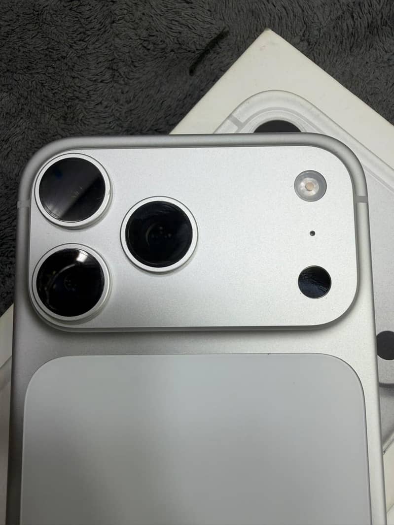 Apple iPhone 17 Pro Max 6