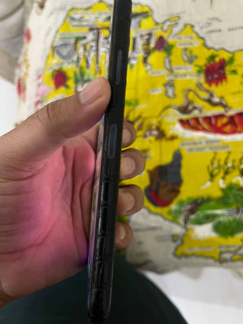 Apple iPhone 11 Pro Max 4