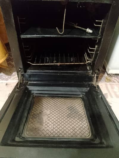 Star gas baking oven. it's good condition