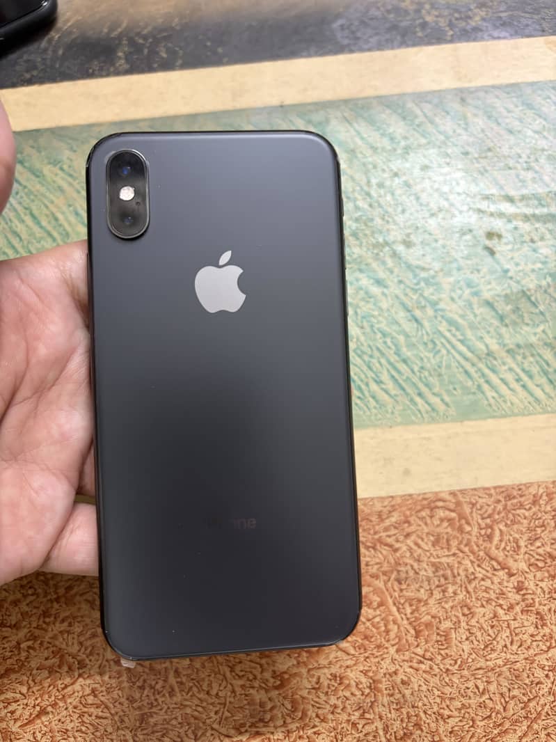 Apple iPhone XS 1
