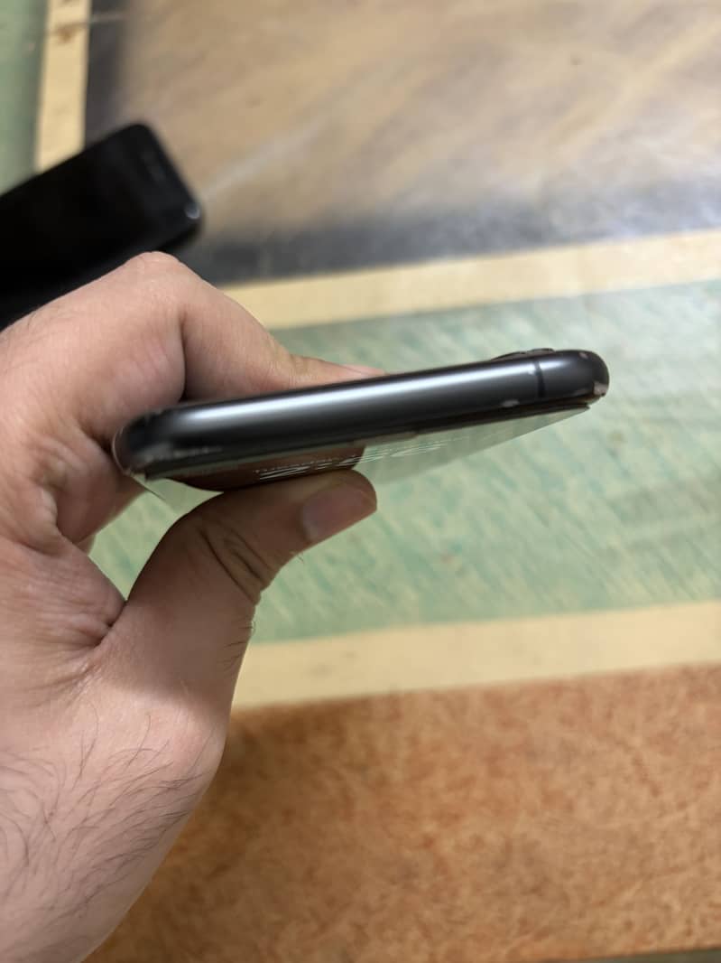 Apple iPhone XS 5
