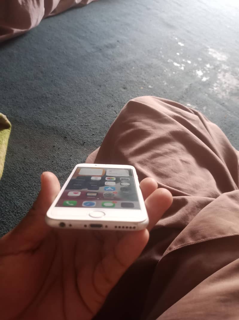 Apple iPhone 6S 5