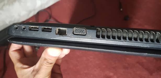 Toshiba laptop model C660D 4gb 250gb with charger