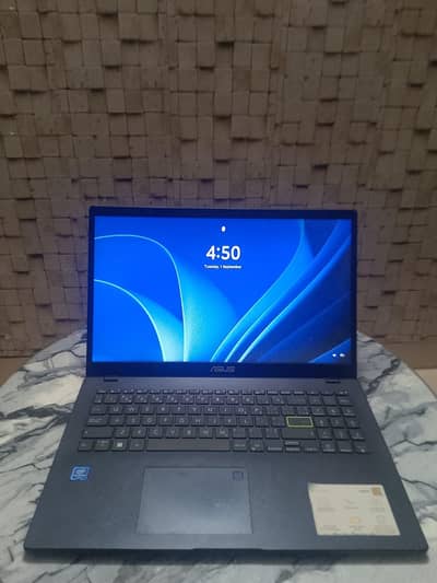 ASUS E510 FOR SALE URGENT