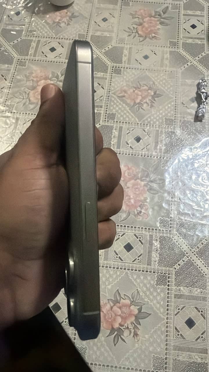 Apple iPhone 15 Pro 2