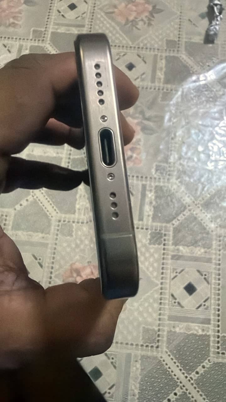 Apple iPhone 15 Pro 4
